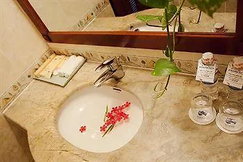 Aloha Halong Hotel 4*