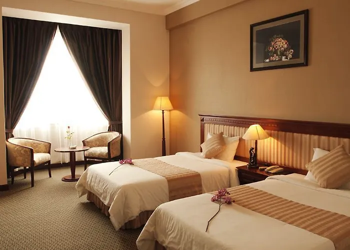 Aloha Halong Hotel 4*